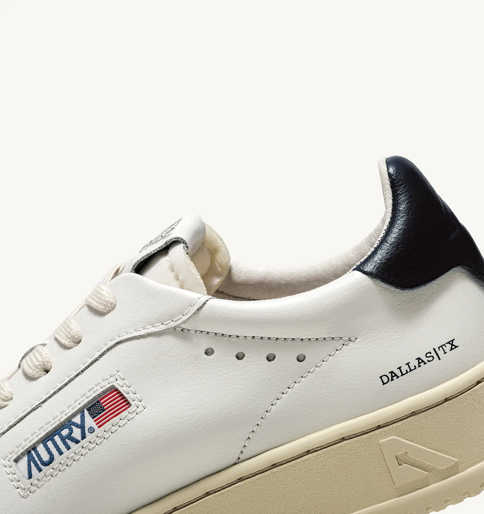 Autry Dallas - Sneakers Low Leather/Leather White/Space