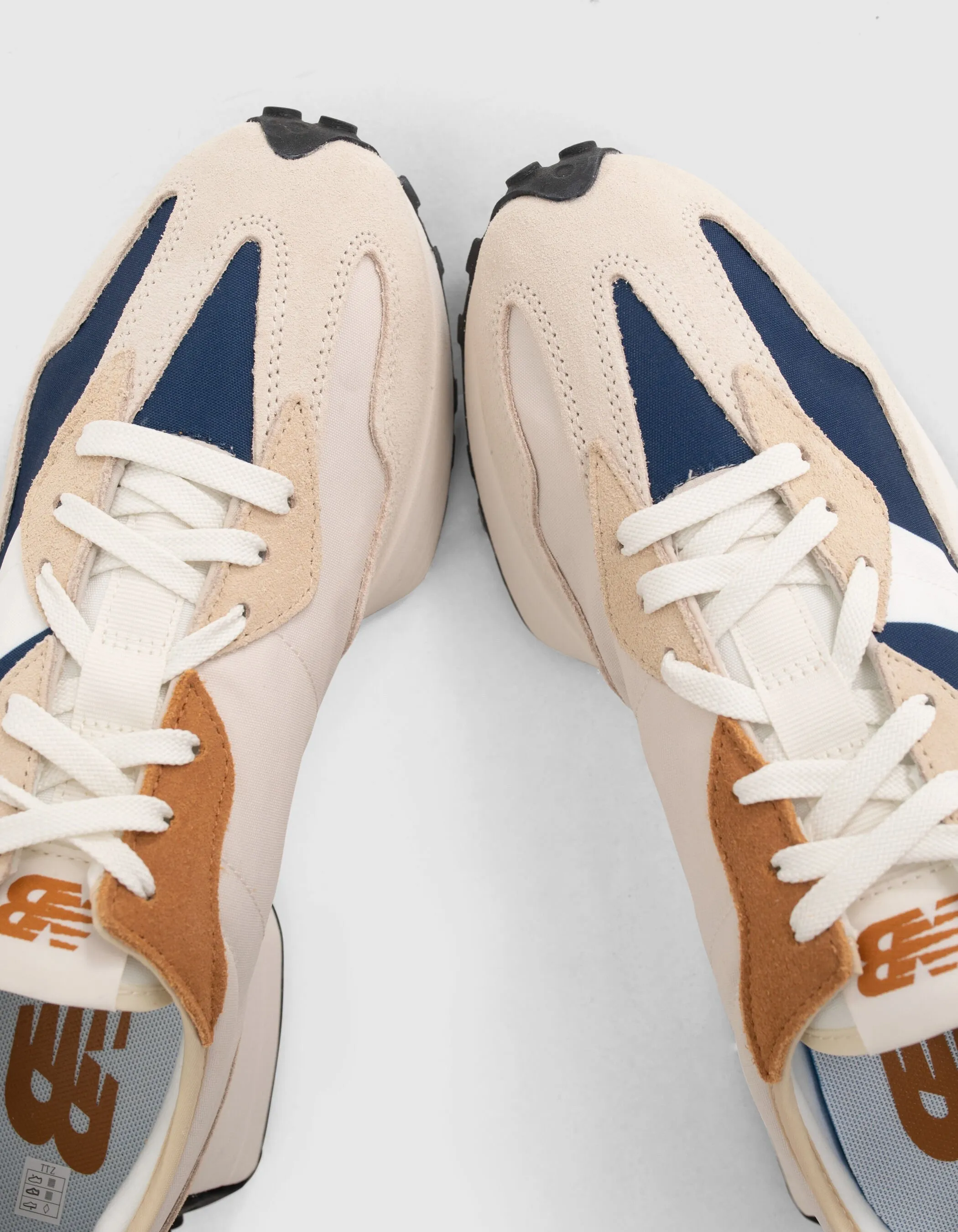 New Balance 327 Homme Beige and Navy Sneakers