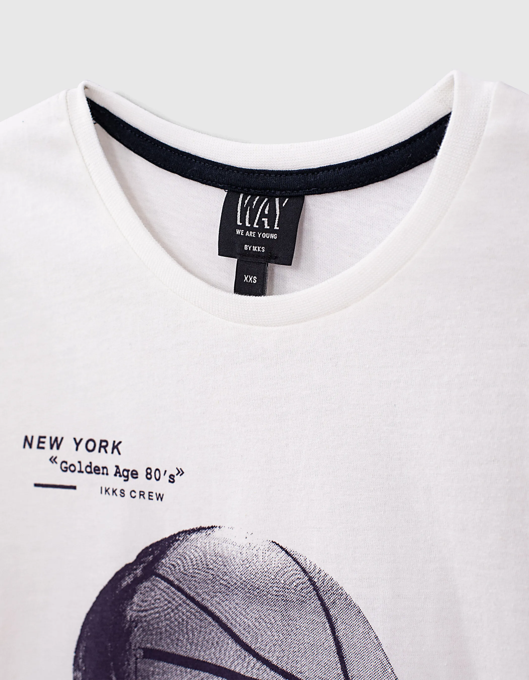 T-shirt blanc tête de mort, radio et baskets bio garçon