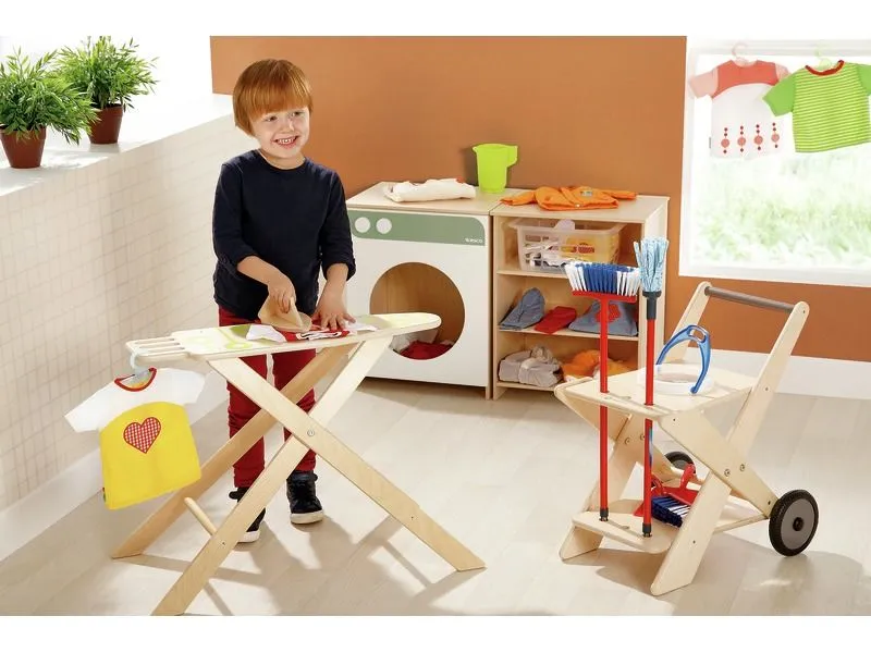 TABLE À REPASSER en bois
