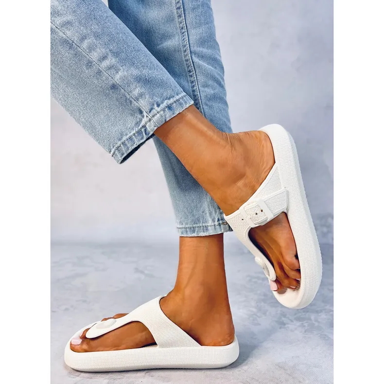 Tongs en mousse souple Sadier White blanche